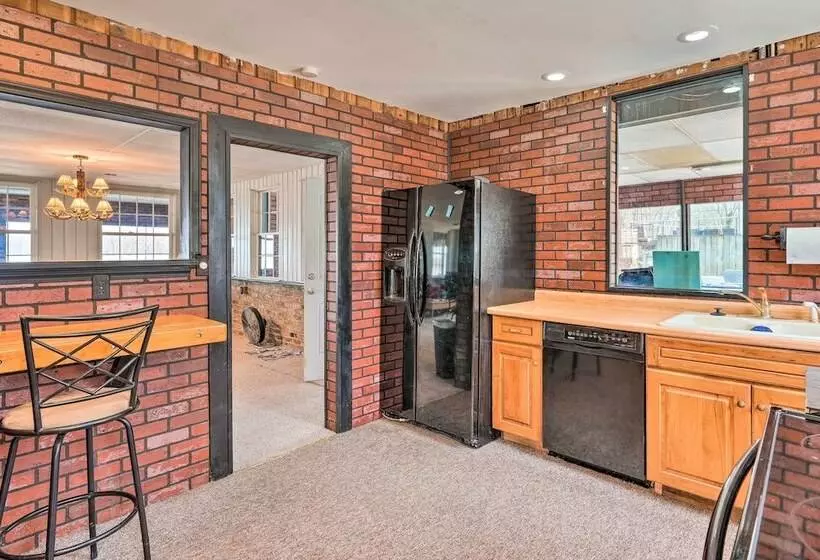 Cozy Home W/ Yard: Steps To Mississippi River