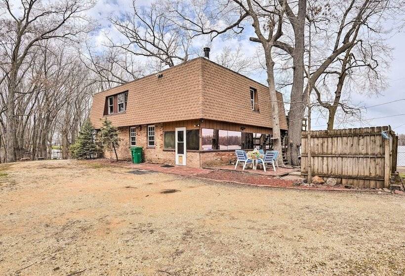 Cozy Home W/ Yard: Steps To Mississippi River