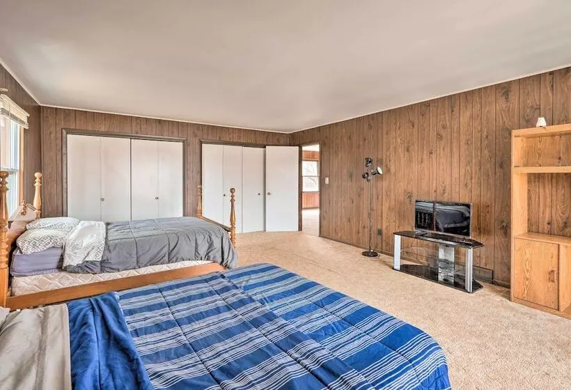 Cozy Home W/ Yard: Steps To Mississippi River