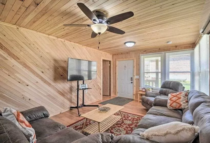 Cozy Lesterville Home Near Parks & Forests!