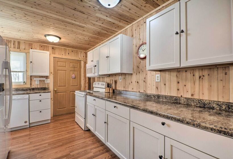 Cozy Lesterville Home Near Parks & Forests!