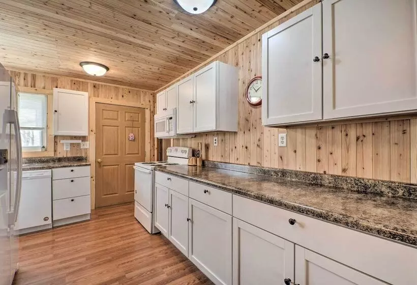 Cozy Lesterville Home Near Parks & Forests!