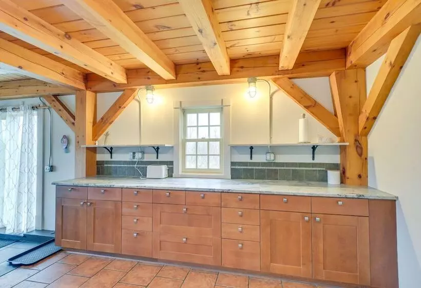 Cozy Pet Friendly Cottage Near Fort Knox & Acadia