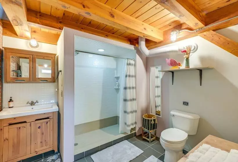 Cozy Pet Friendly Cottage Near Fort Knox & Acadia