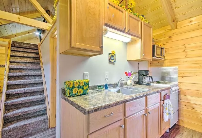 Florence Cabin W/ On Site Creek!