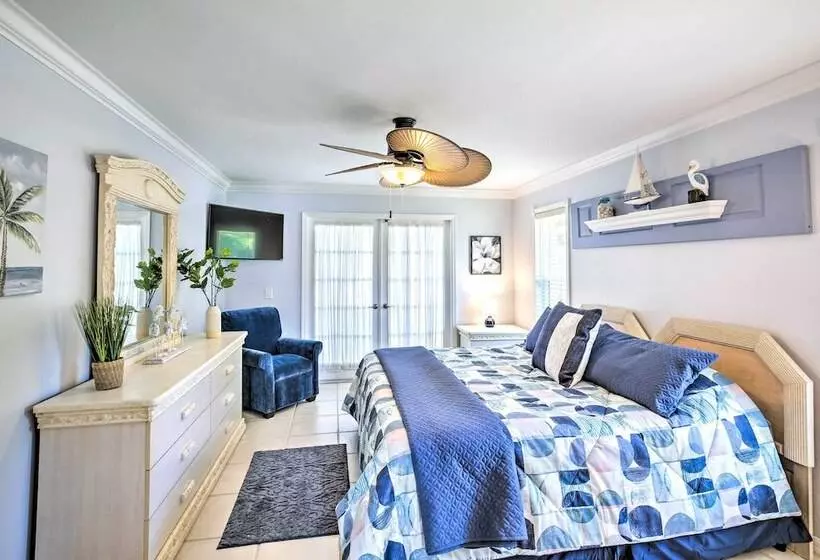 Fort Myers Coastal Retreat: Lanai W/ Pool!