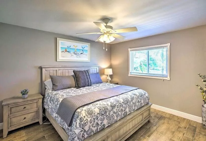 Fort Myers Coastal Retreat: Lanai W/ Pool!