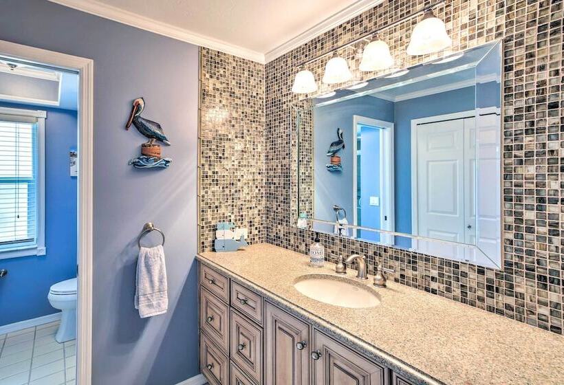 Fort Myers Coastal Retreat: Lanai W/ Pool!