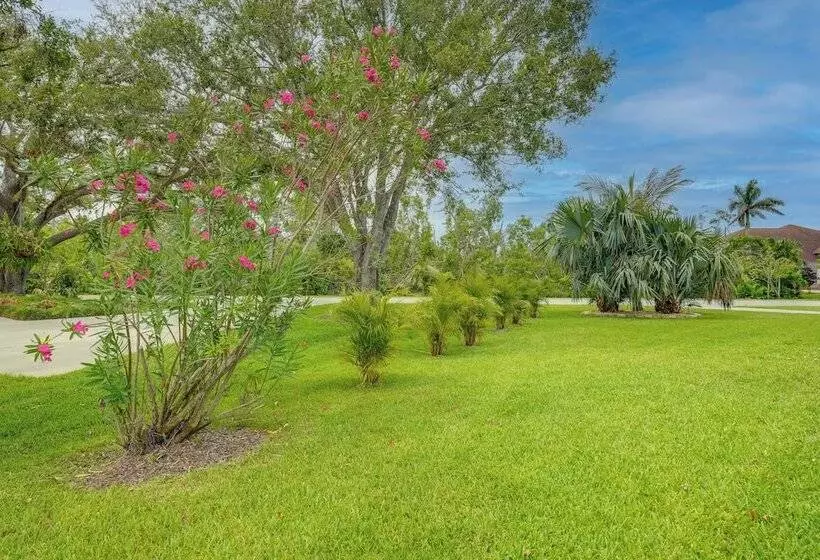 Fort Myers Coastal Retreat: Lanai W/ Pool!