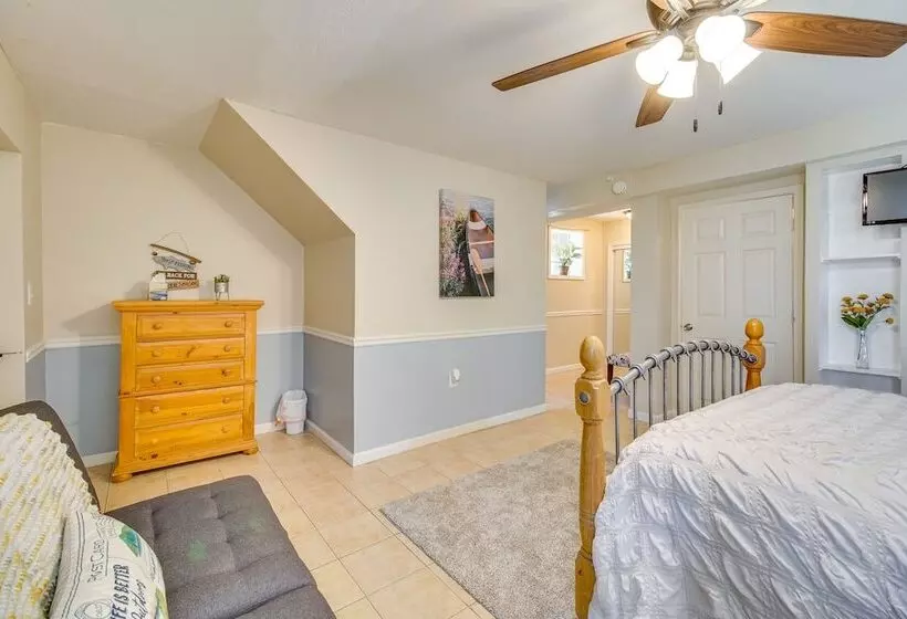 Homey Luray Cabin W/ Fire Pit & Deck!