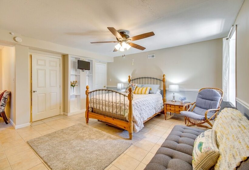 Homey Luray Cabin W/ Fire Pit & Deck!