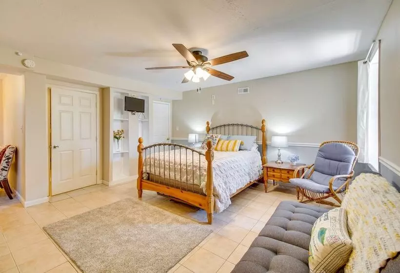 Homey Luray Cabin W/ Fire Pit & Deck!