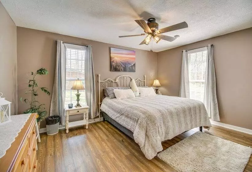 Homey Luray Cabin W/ Fire Pit & Deck!