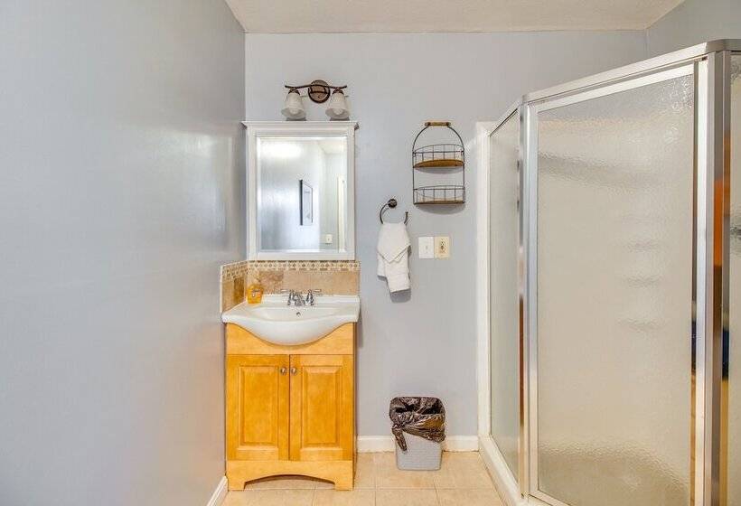 Homey Luray Cabin W/ Fire Pit & Deck!