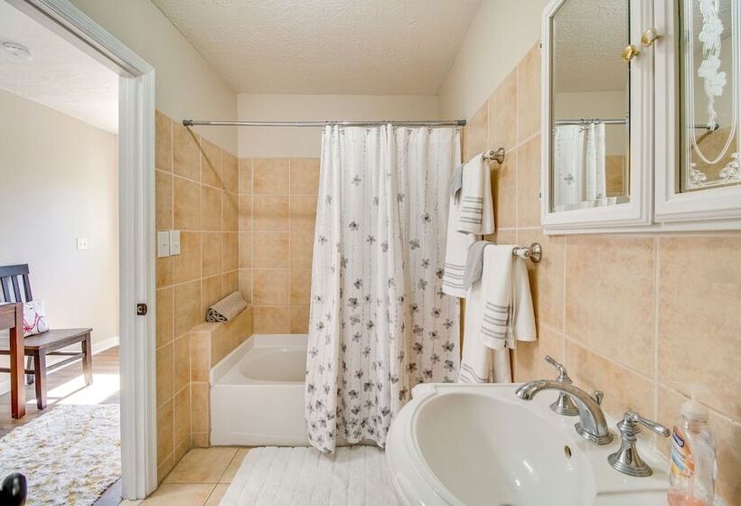 Homey Luray Cabin W/ Fire Pit & Deck!