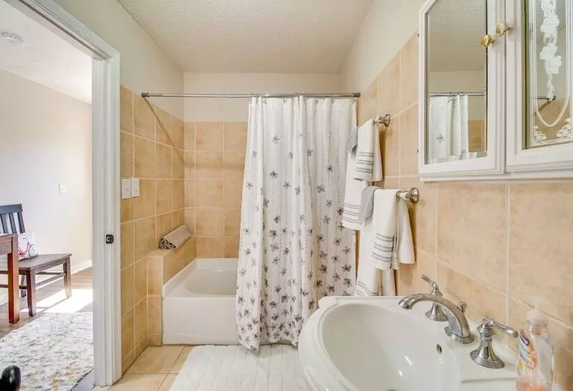 Homey Luray Cabin W/ Fire Pit & Deck!