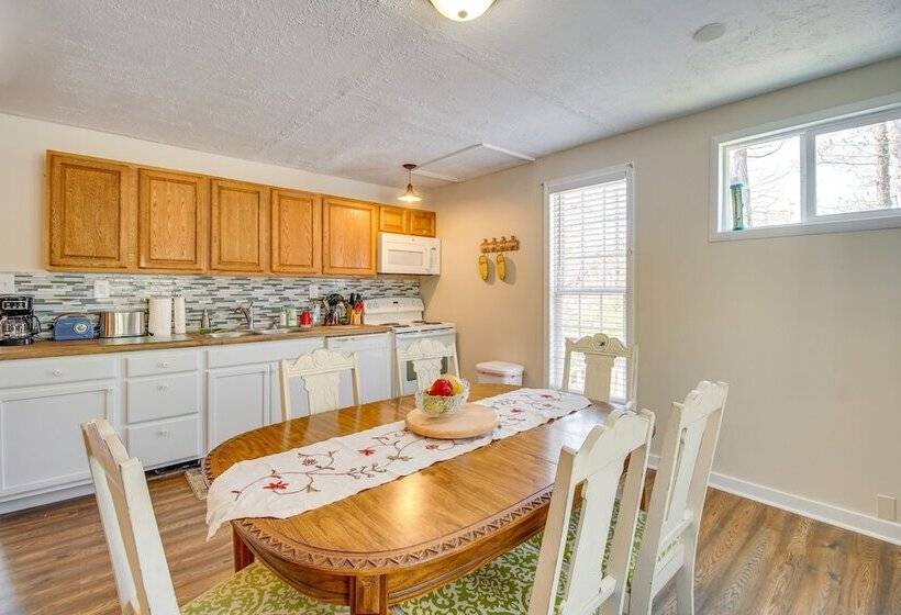 Homey Luray Cabin W/ Fire Pit & Deck!