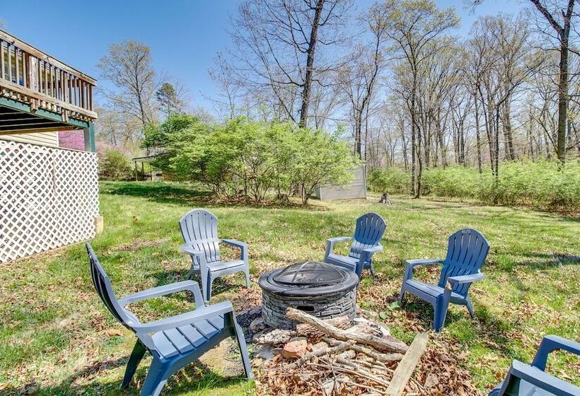 Homey Luray Cabin W/ Fire Pit & Deck!