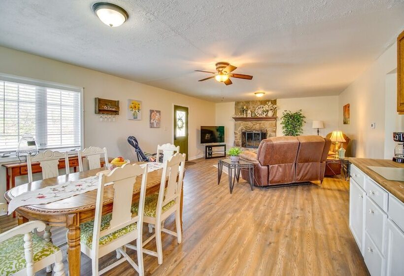 Homey Luray Cabin W/ Fire Pit & Deck!