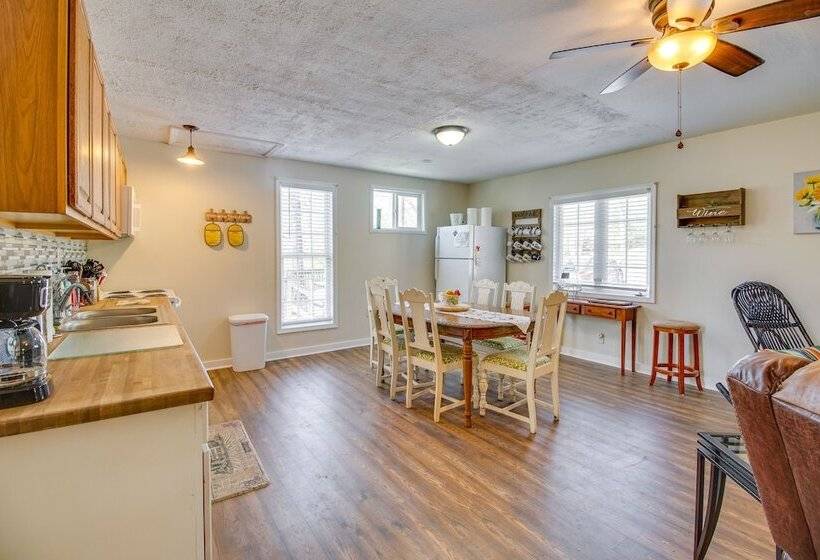 Homey Luray Cabin W/ Fire Pit & Deck!