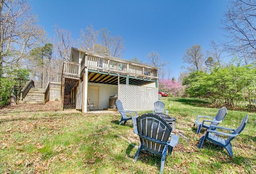 Homey Luray Cabin W/ Fire Pit & Deck!