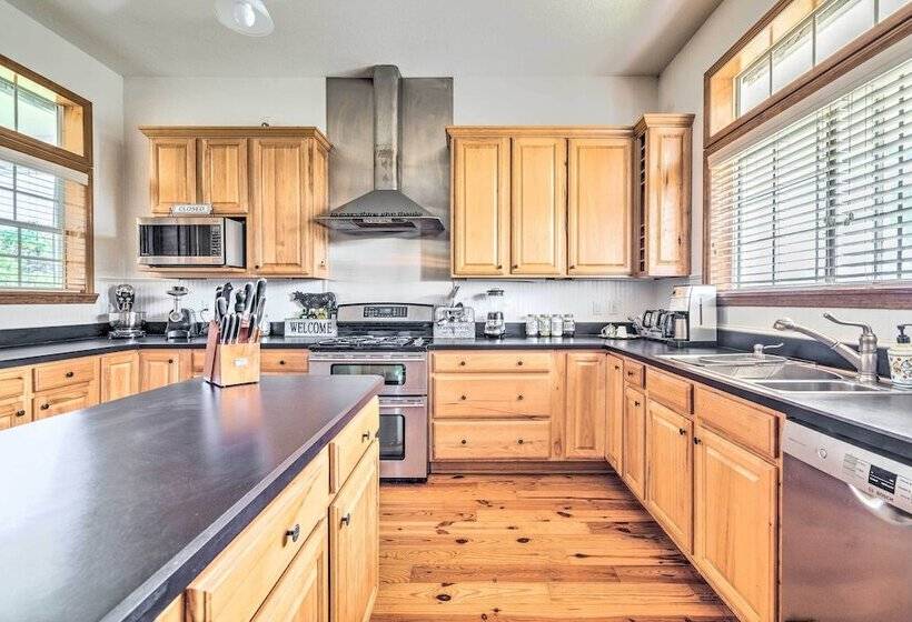 House W/ Wraparound Porch, 1/2 Mi To Lake!