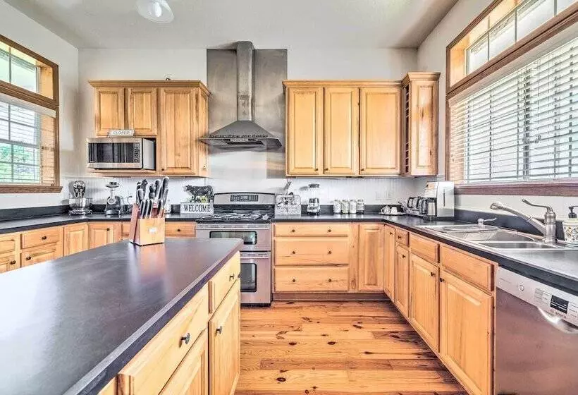 House W/ Wraparound Porch, 1/2 Mi To Lake!