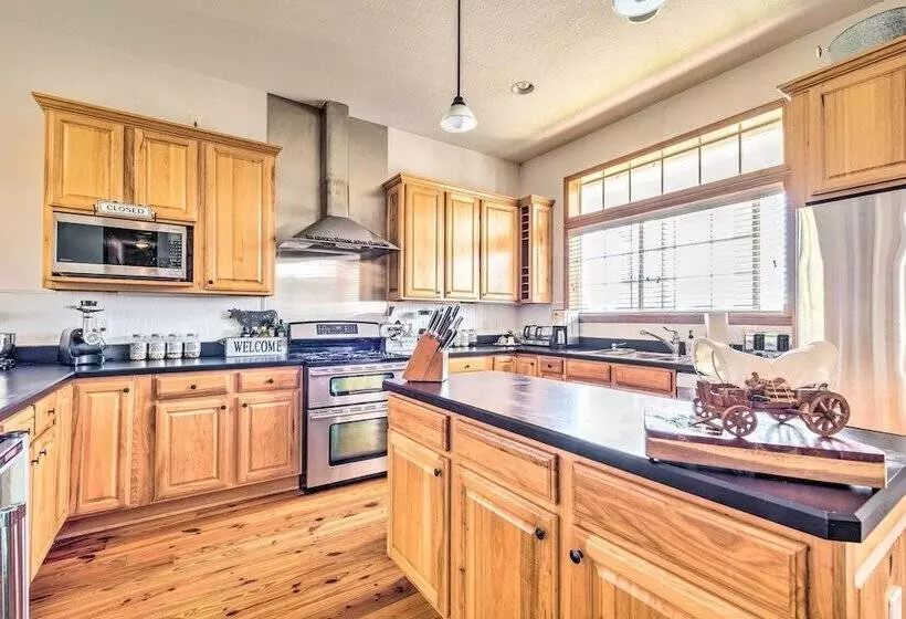 House W/ Wraparound Porch, 1/2 Mi To Lake!