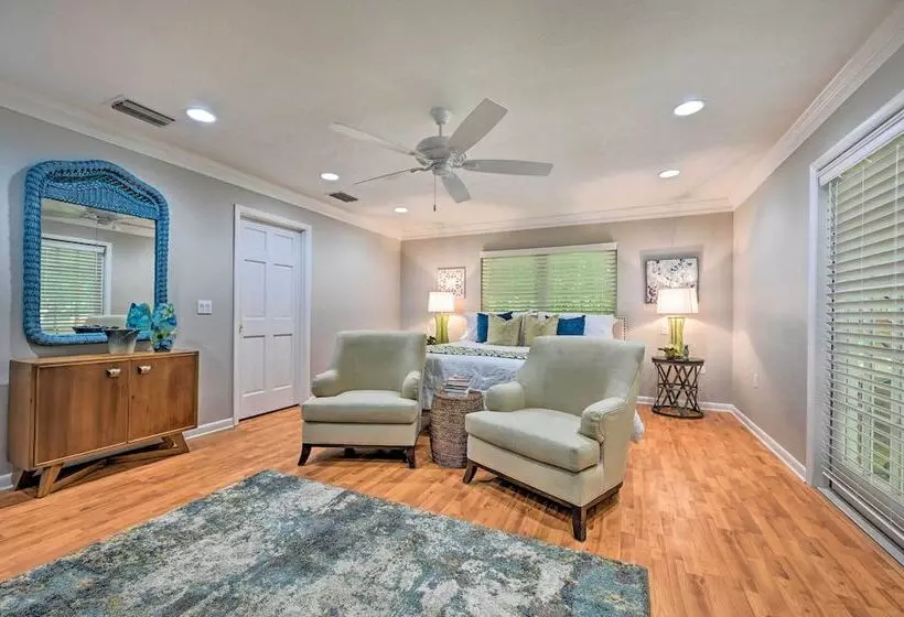 Huge Lutz Family Retreat W/ Game Room & Pool!