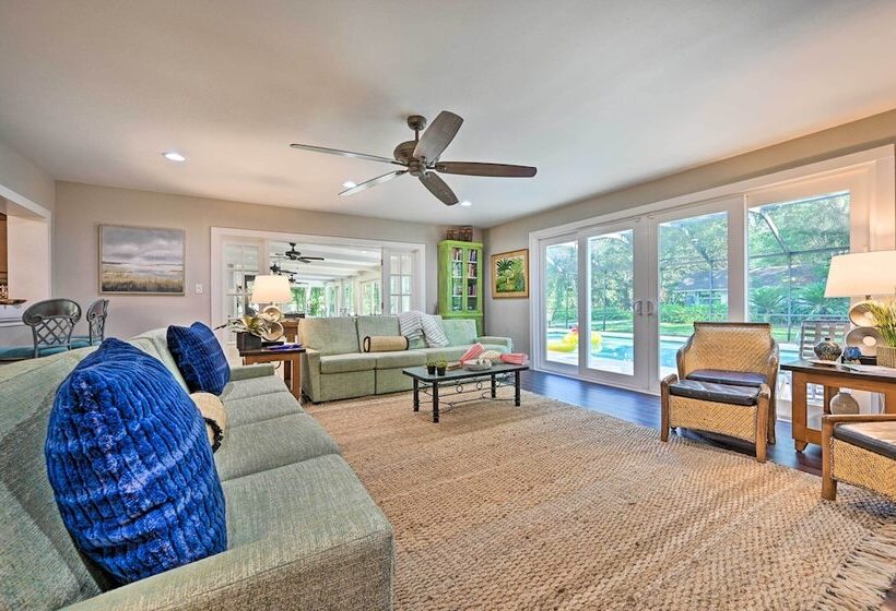 Huge Lutz Family Retreat W/ Game Room & Pool!