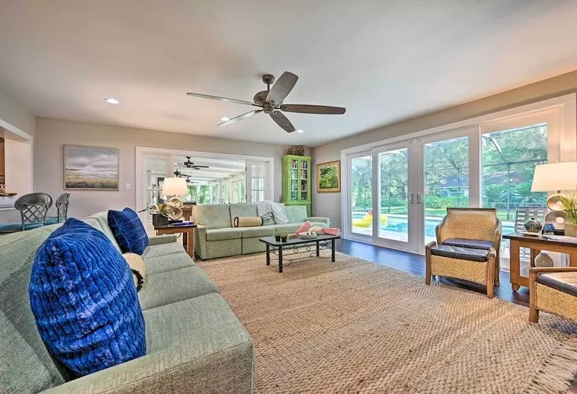 Huge Lutz Family Retreat W/ Game Room & Pool!