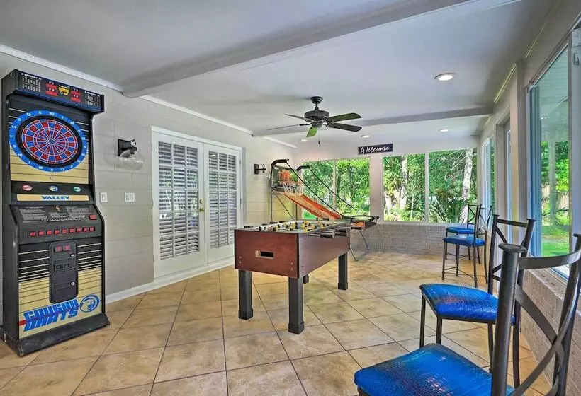 Huge Lutz Family Retreat W/ Game Room & Pool!