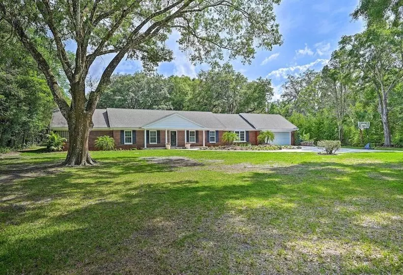 Huge Lutz Family Retreat W/ Game Room & Pool!