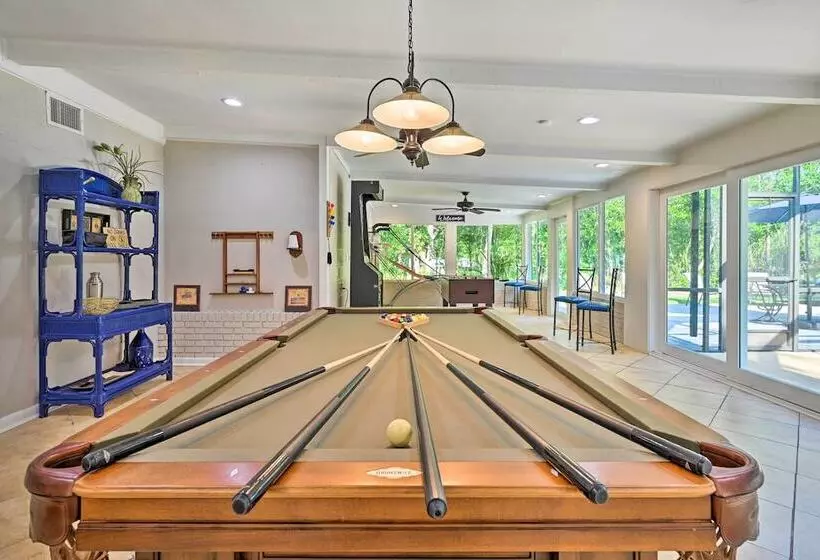 Huge Lutz Family Retreat W/ Game Room & Pool!