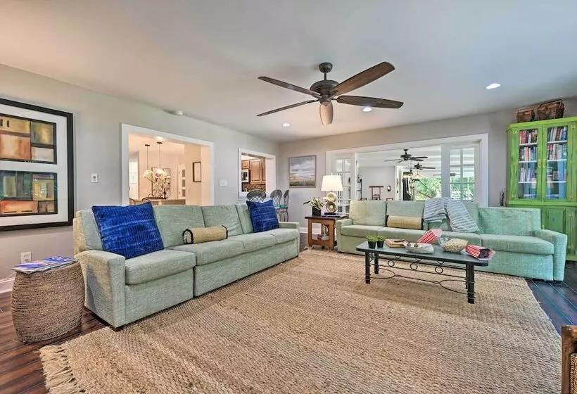 Huge Lutz Family Retreat W/ Game Room & Pool!