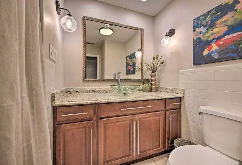 Huge Lutz Family Retreat W/ Game Room & Pool!