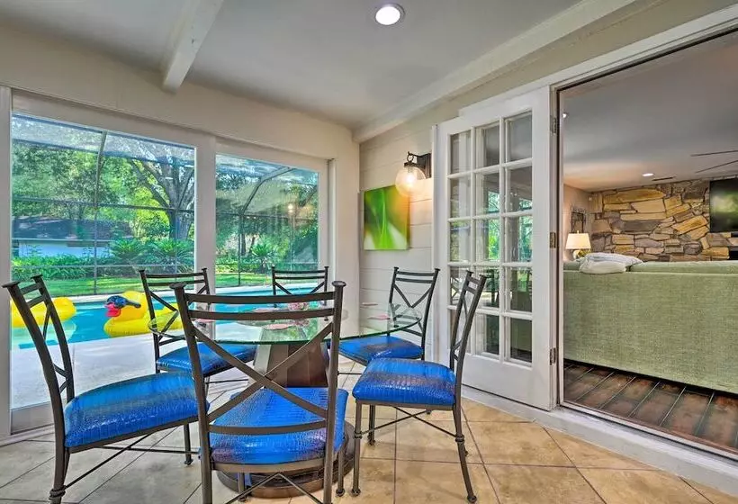 Huge Lutz Family Retreat W/ Game Room & Pool!