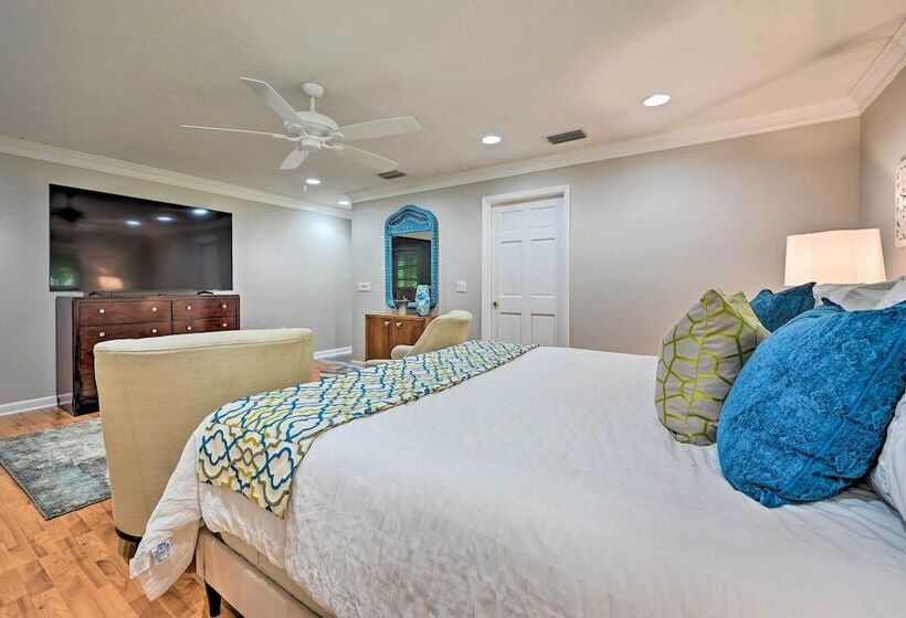 Huge Lutz Family Retreat W/ Game Room & Pool!