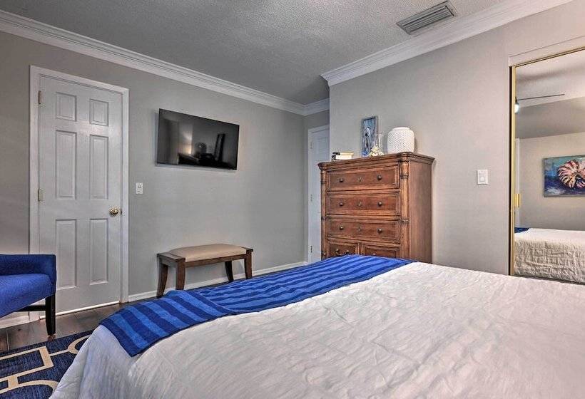 Huge Lutz Family Retreat W/ Game Room & Pool!