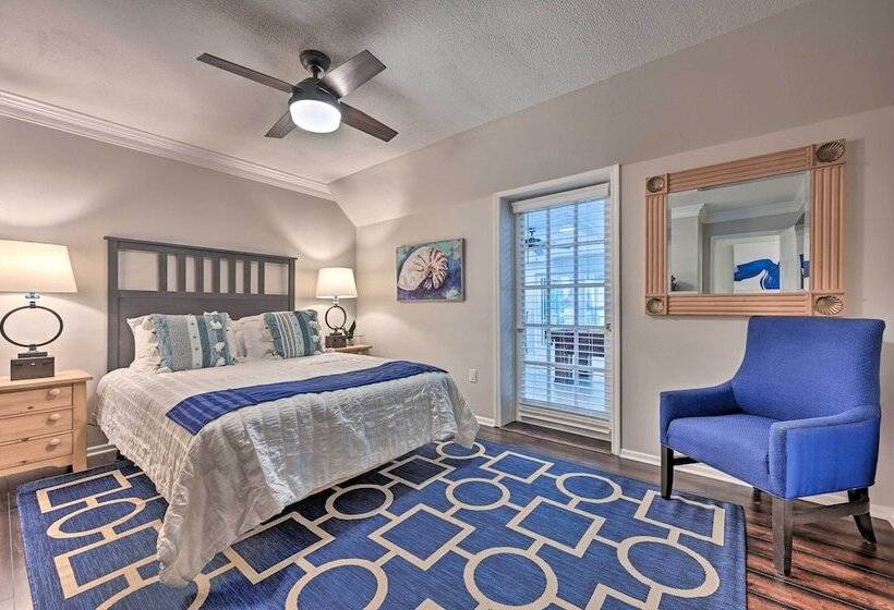 Huge Lutz Family Retreat W/ Game Room & Pool!