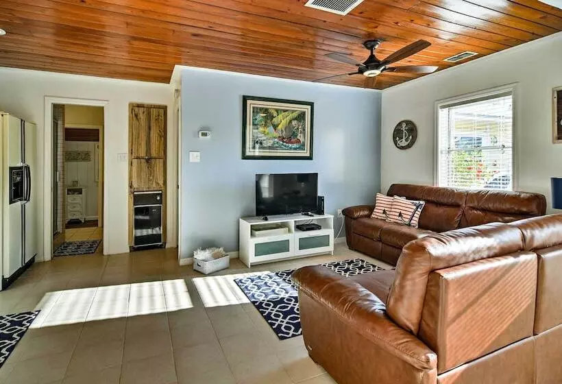 Indian Shores Cottage W/ Cabana   Steps To Beach!