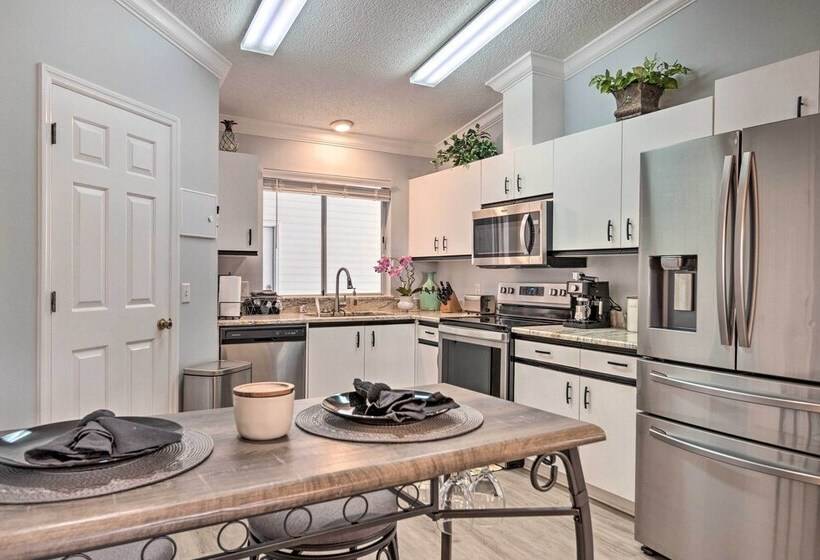 Inviting Lady Lake House: In The Village!