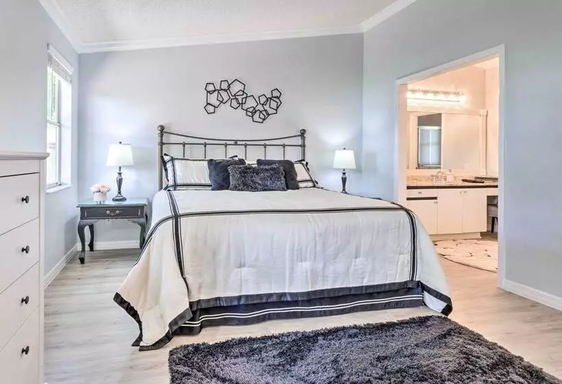 Inviting Lady Lake House: In The Village!