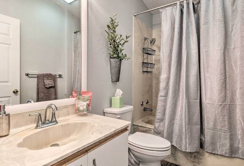 Inviting Lady Lake House: In The Village!