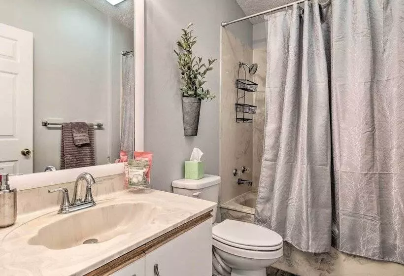 Inviting Lady Lake House: In The Village!