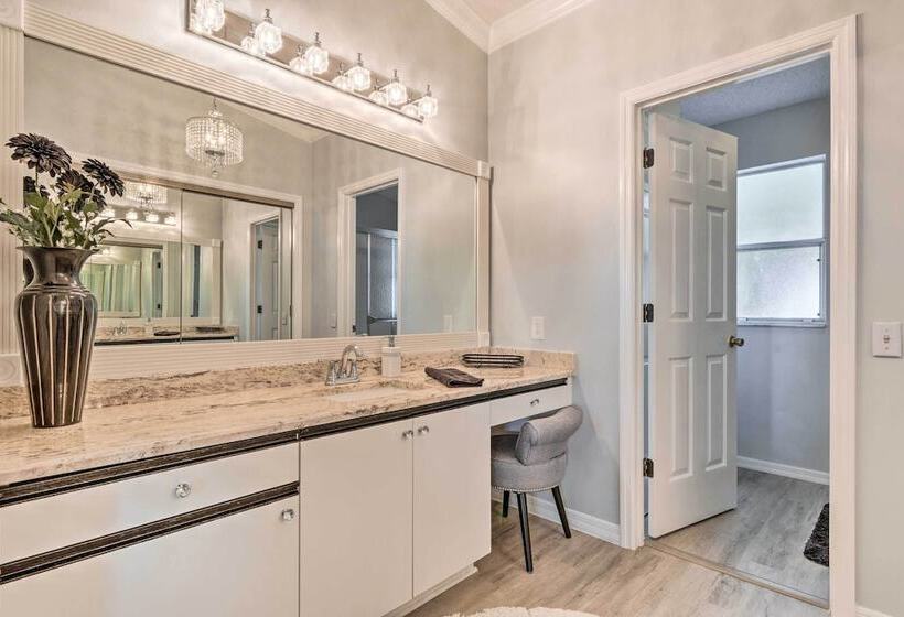 Inviting Lady Lake House: In The Village!