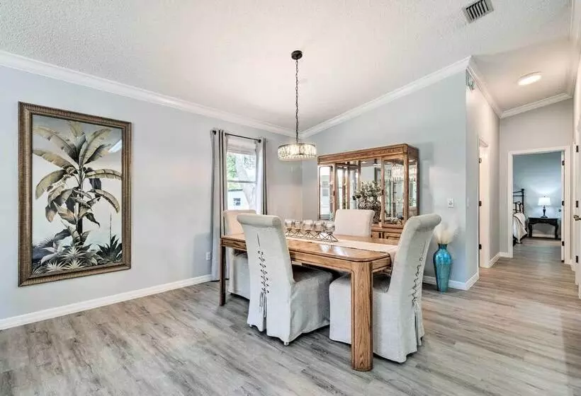 Inviting Lady Lake House: In The Village!