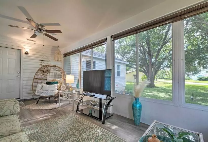 Inviting Lady Lake House: In The Village!