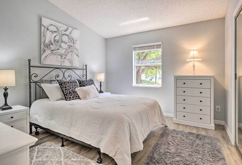 Inviting Lady Lake House: In The Village!