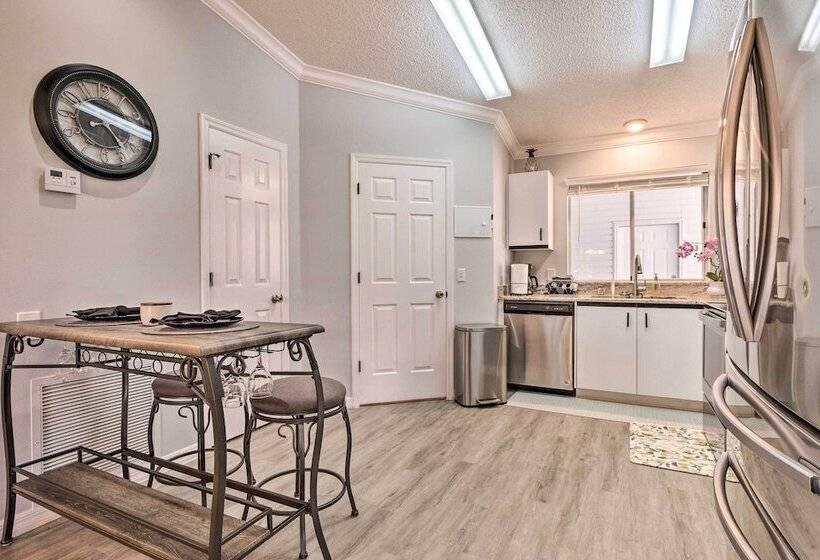 Inviting Lady Lake House: In The Village!